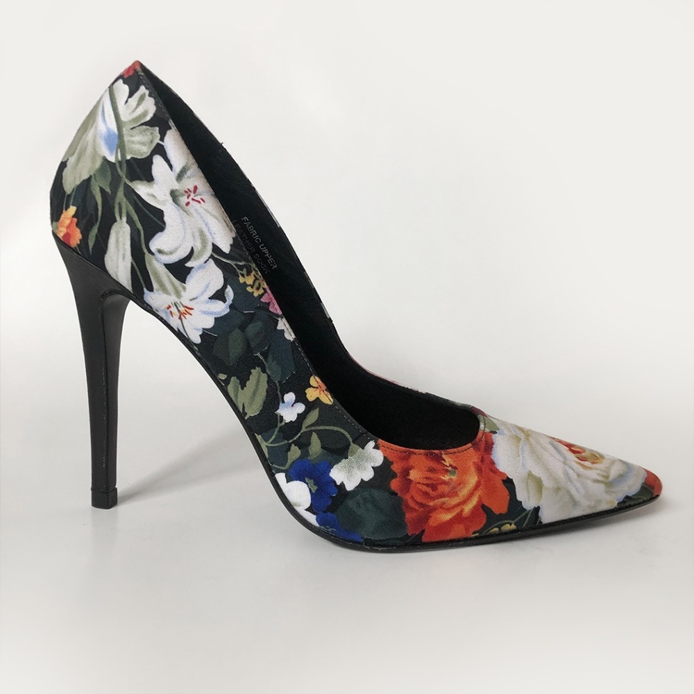 NWOT flirty floral Halogen Mattie pointy toe pumps